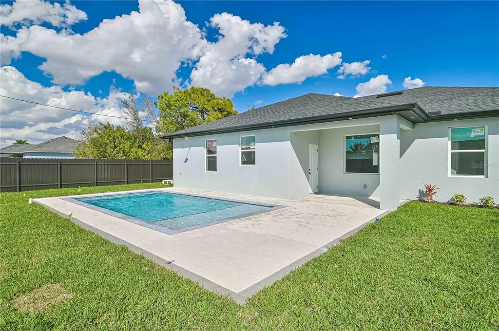 1326 NE 7th Place Cape Coral FL 33909