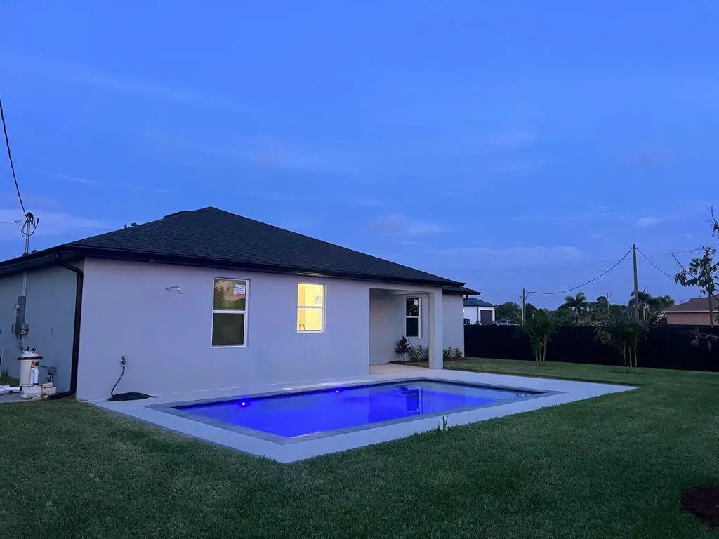 1326 NE 7th Place Cape Coral FL 33909