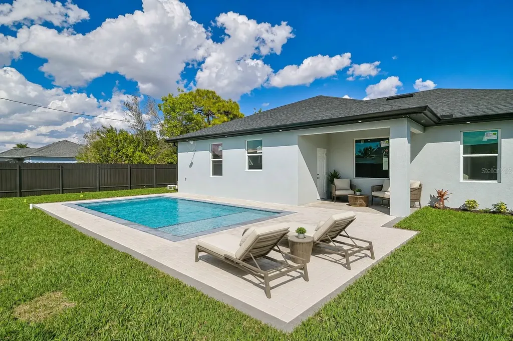 1326 NE 7th Place Cape Coral FL 33909