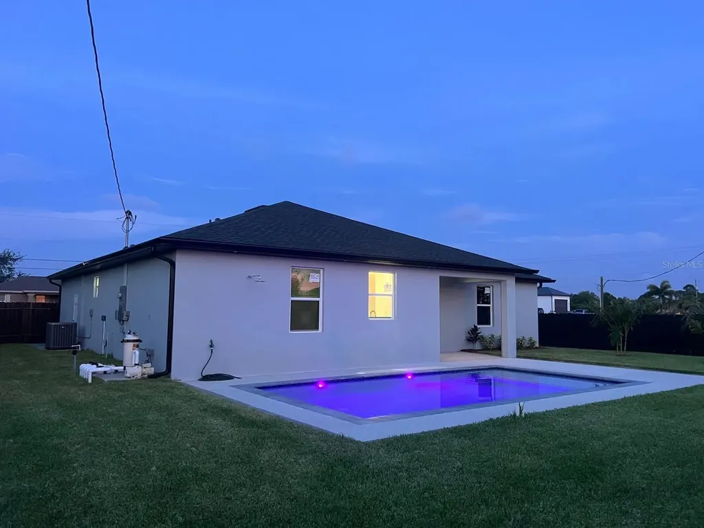 1326 NE 7th Place Cape Coral FL 33909