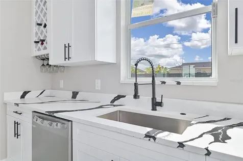 1326 NE 7th Place Cape Coral FL 33909