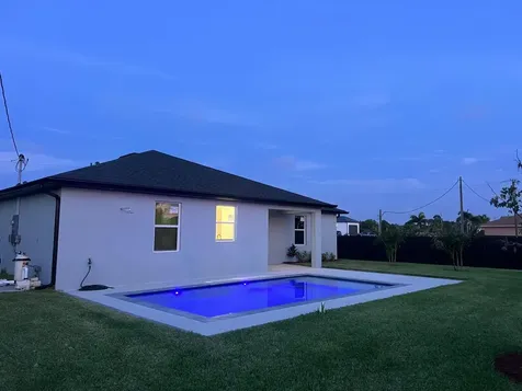 1326 NE 7th Place Cape Coral FL 33909