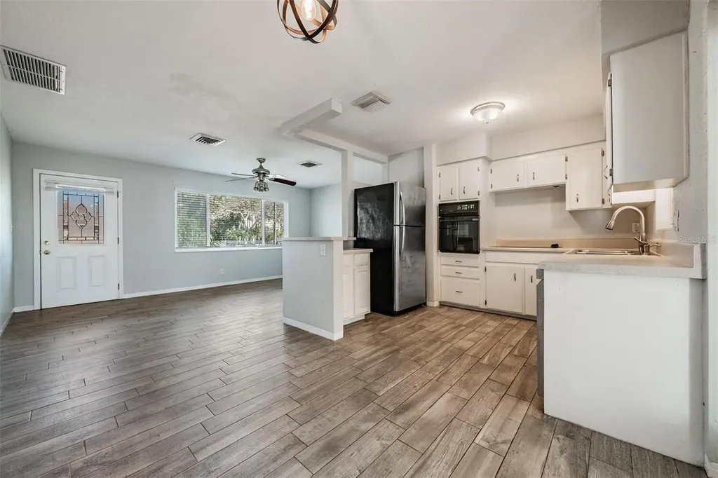 5744 58th Avenue N St Petersburg FL 33709