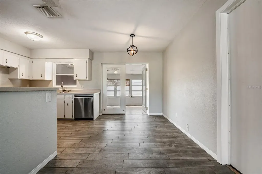 5744 58th Avenue N St Petersburg FL 33709