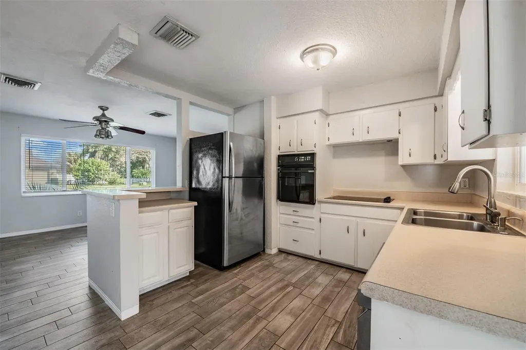 5744 58th Avenue N St Petersburg FL 33709