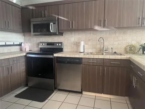 9 Zuania Guaynabo PR 00966