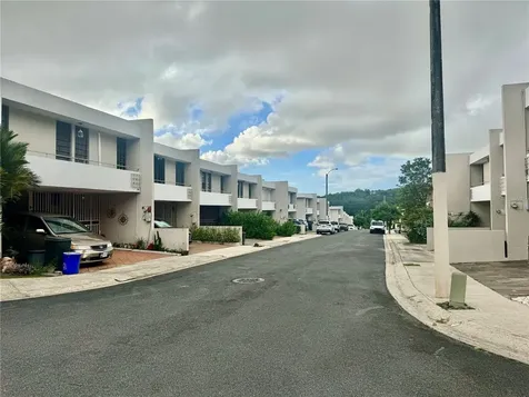 9 Zuania Guaynabo PR 00966