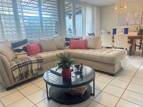 9 Zuania Guaynabo PR 00966