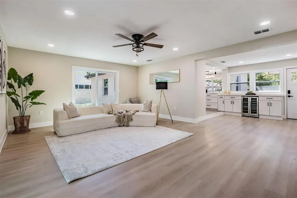 1104 S Lois Avenue Tampa FL 33629