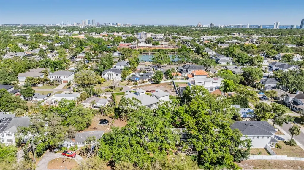 1104 S Lois Avenue Tampa FL 33629