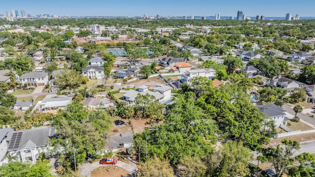 1104 S Lois Avenue Tampa FL 33629