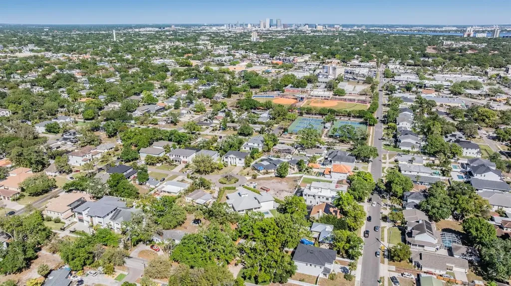 1104 S Lois Avenue Tampa FL 33629