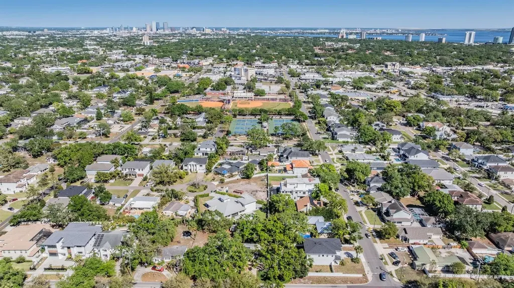 1104 S Lois Avenue Tampa FL 33629