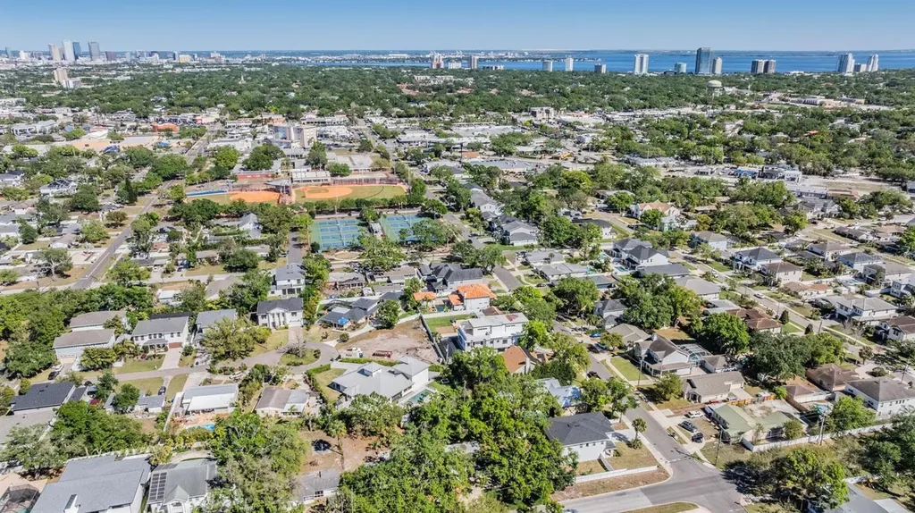 1104 S Lois Avenue Tampa FL 33629