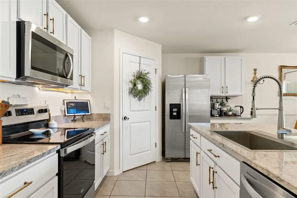 4663 Sigcom Place Wildwood FL 34785