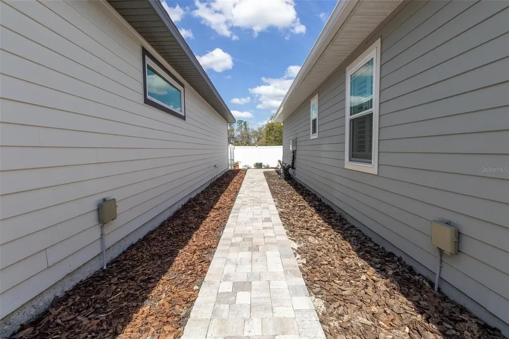 24616 SW 17th Place Newberry FL 32669