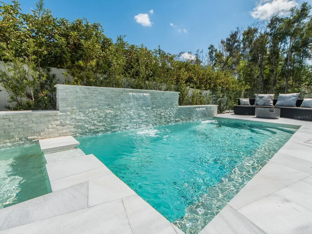 1064 Sylvia Lane Tampa FL 33613