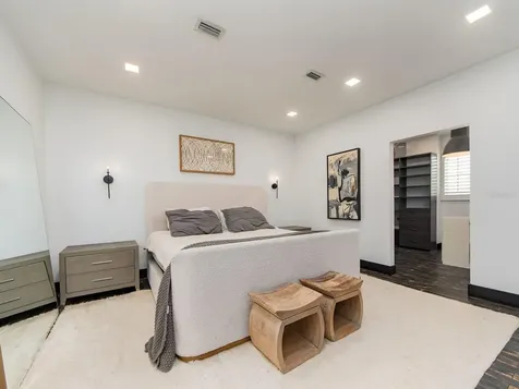 1064 Sylvia Lane Tampa FL 33613
