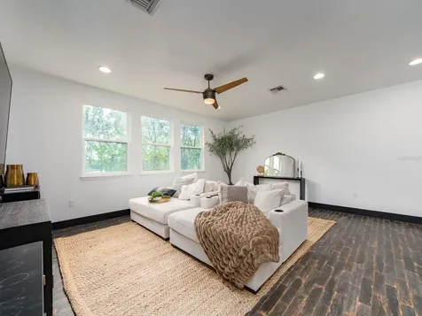 1064 Sylvia Lane Tampa FL 33613