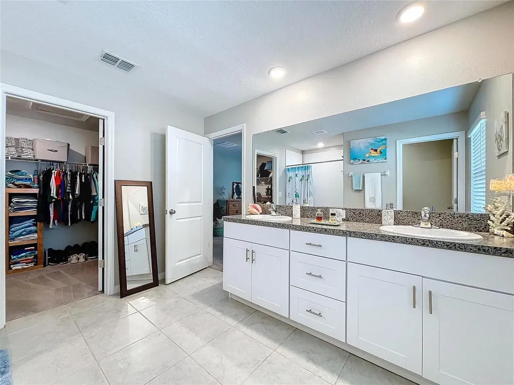 197 Rain Berry Avenue Ruskin FL 33570