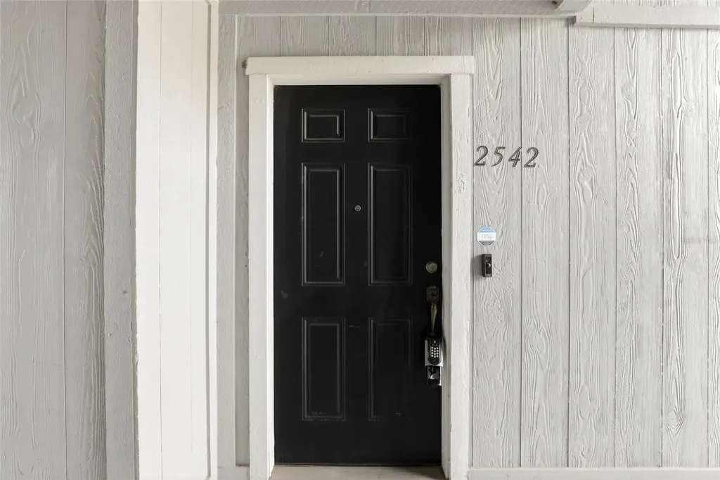 2542 Oak Park Way Orlando FL 32822