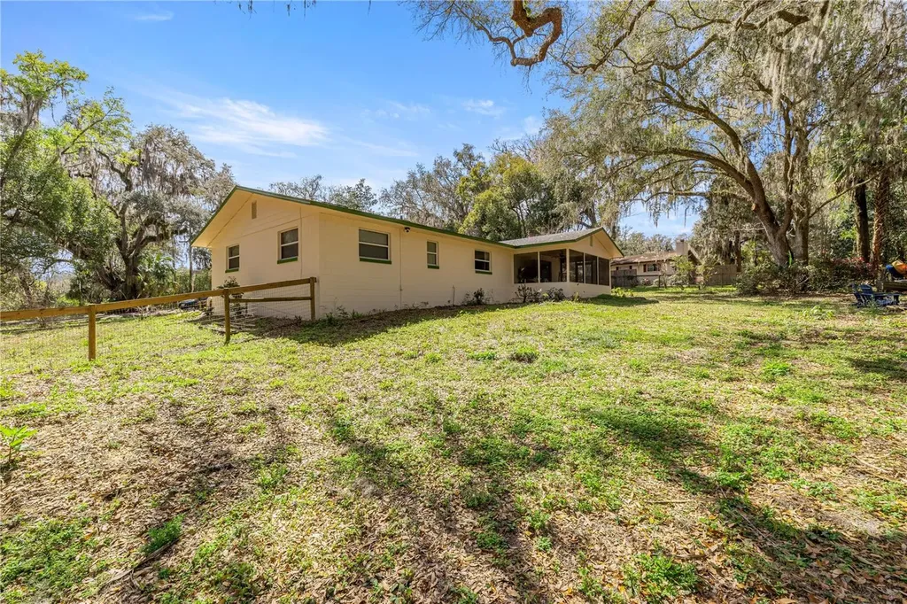 5947 Avenue C Mc Intosh FL 32664