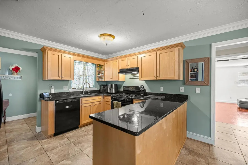 5947 Avenue C Mc Intosh FL 32664