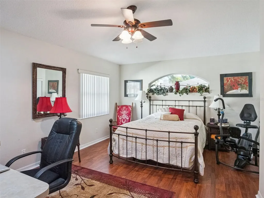 21533 King Henry Avenue Leesburg FL 34748