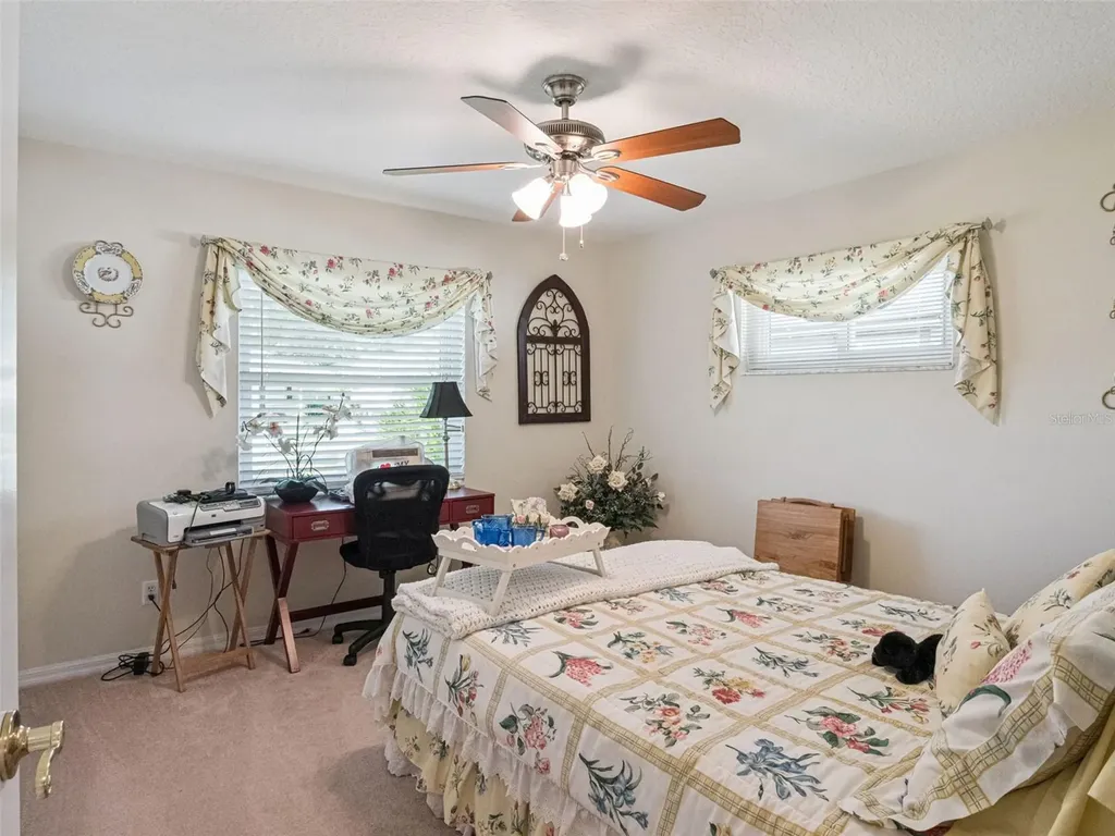 21533 King Henry Avenue Leesburg FL 34748
