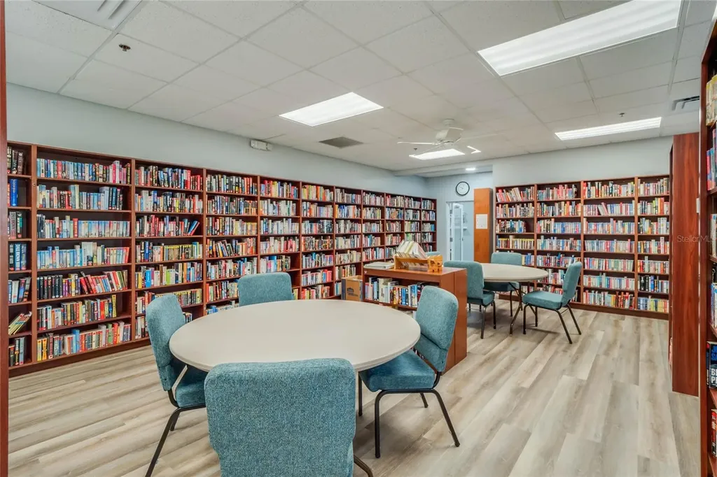 21533 King Henry Avenue Leesburg FL 34748