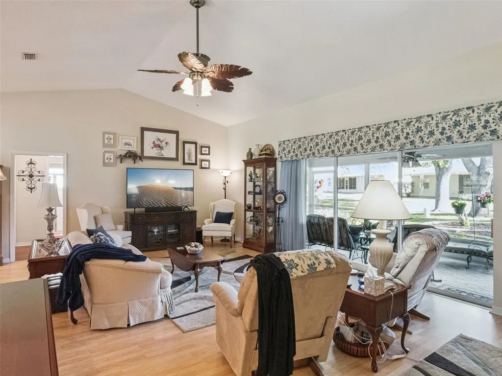 21533 King Henry Avenue Leesburg FL 34748