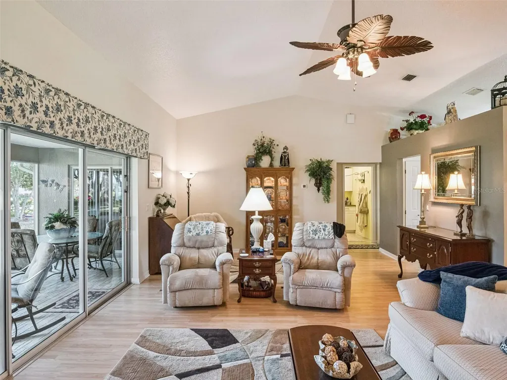 21533 King Henry Avenue Leesburg FL 34748