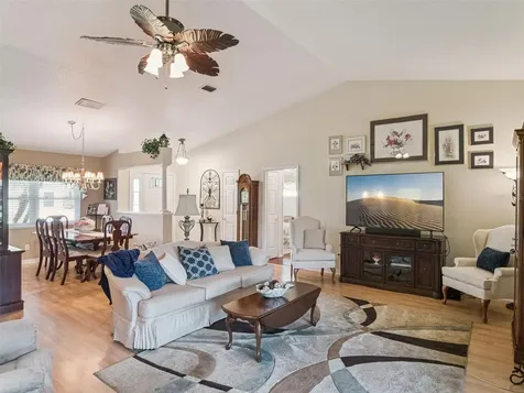 21533 King Henry Avenue Leesburg FL 34748
