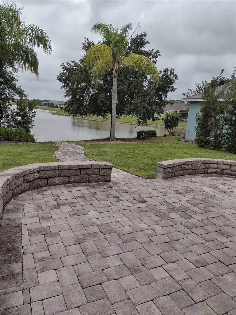 2006 Bayside Avenue Mount Dora FL 32757