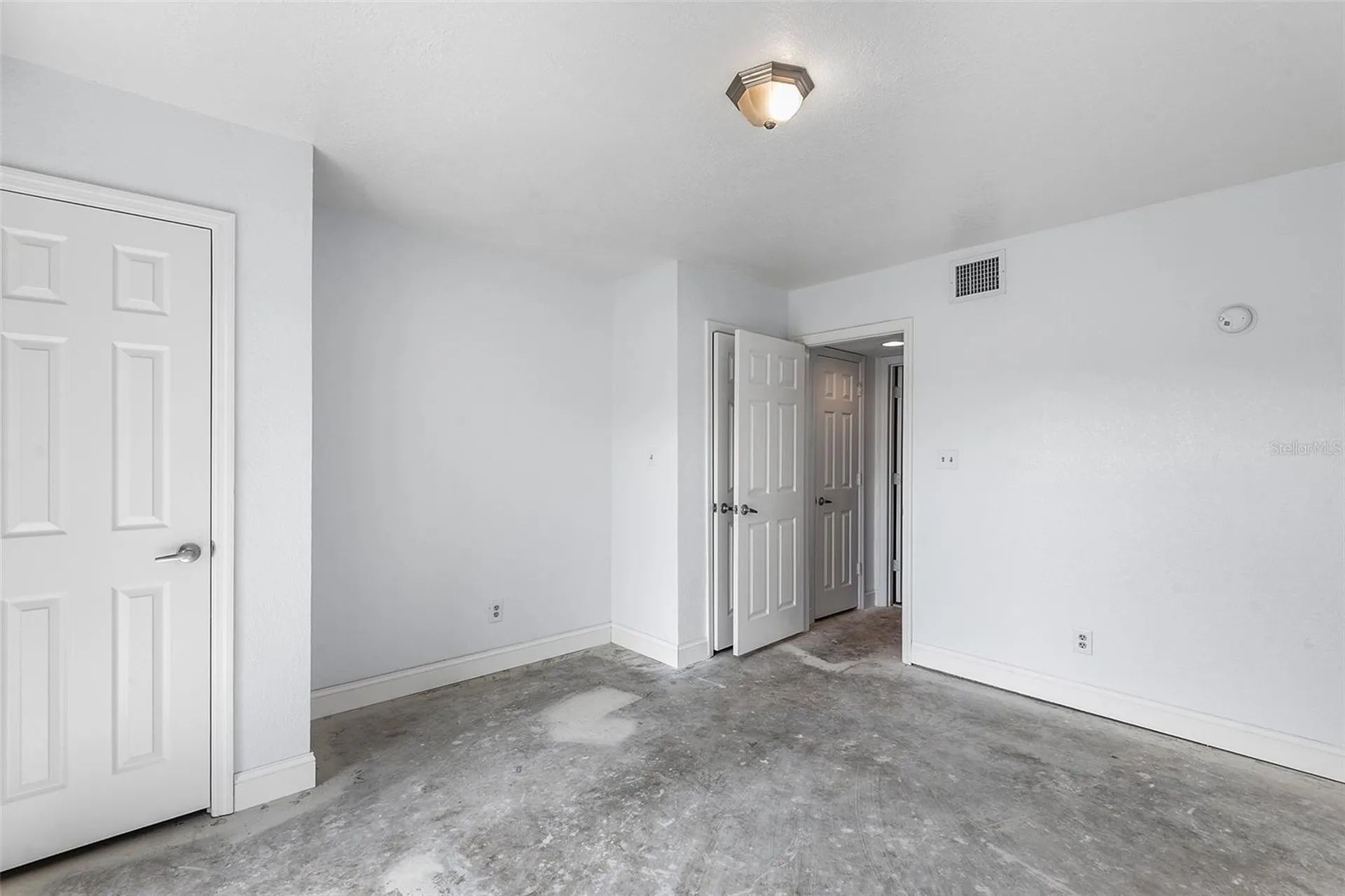2070/2071 Corner Lake Drive Haines City FL 33844