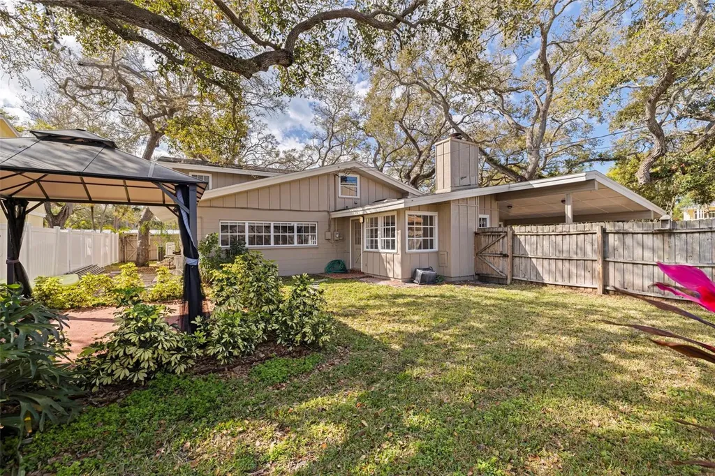 2901 Pelham Road N St Petersburg FL 33710
