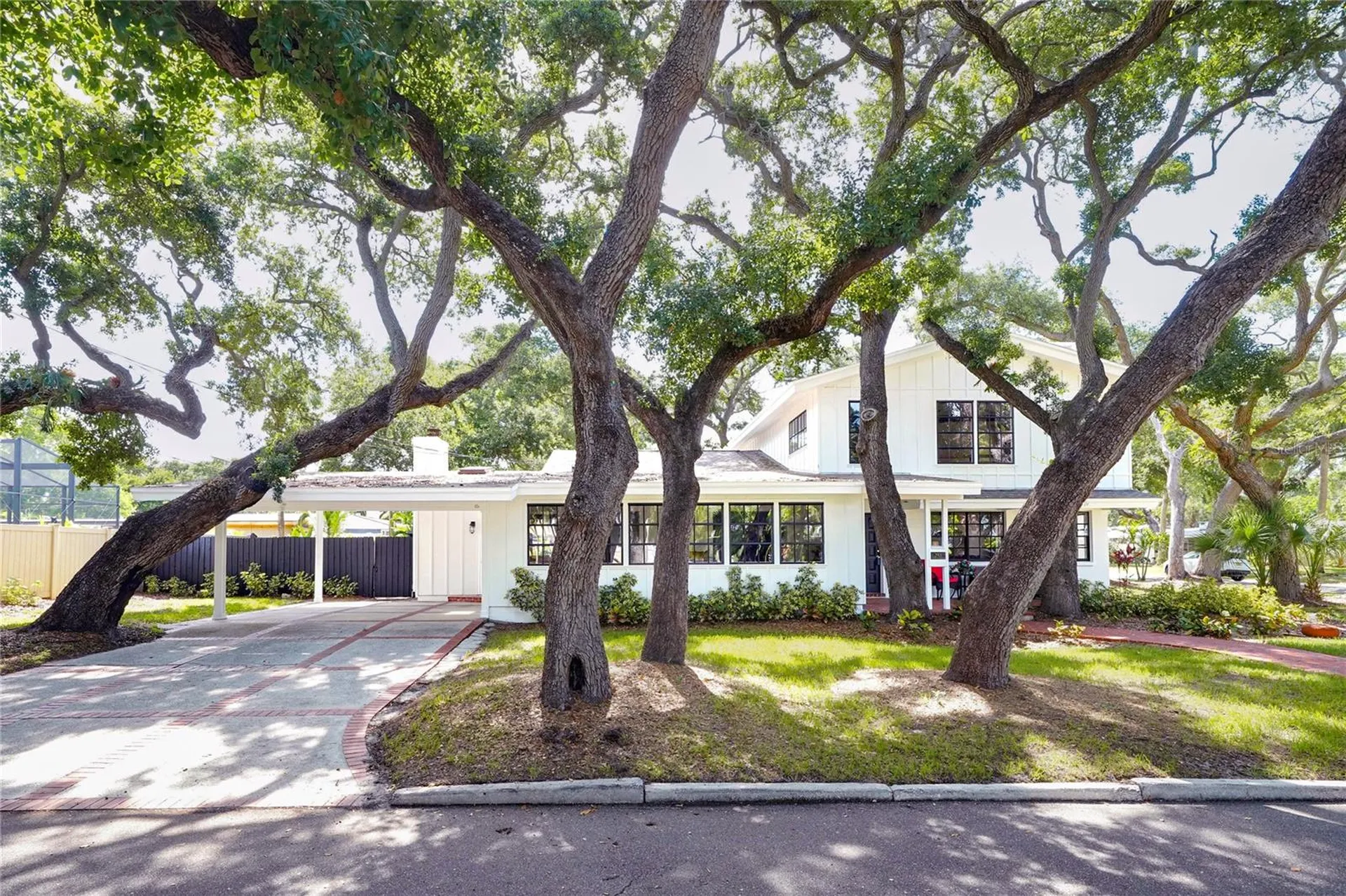 2901 Pelham Road N St Petersburg FL 33710