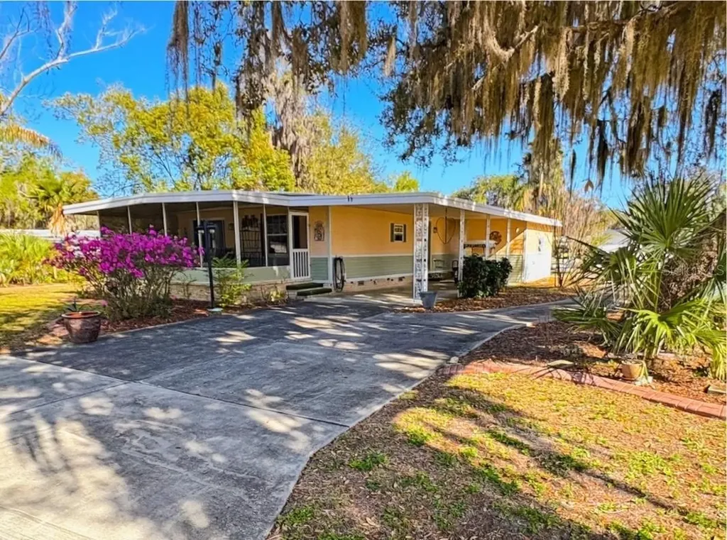 11 S Bobwhite Road Wildwood FL 34785