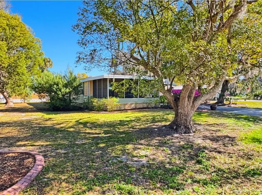 11 S Bobwhite Road Wildwood FL 34785