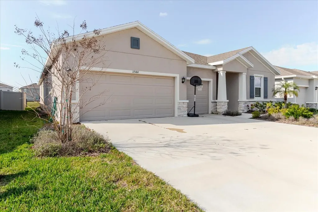 17544 Cantarina Cove Bradenton FL 34211