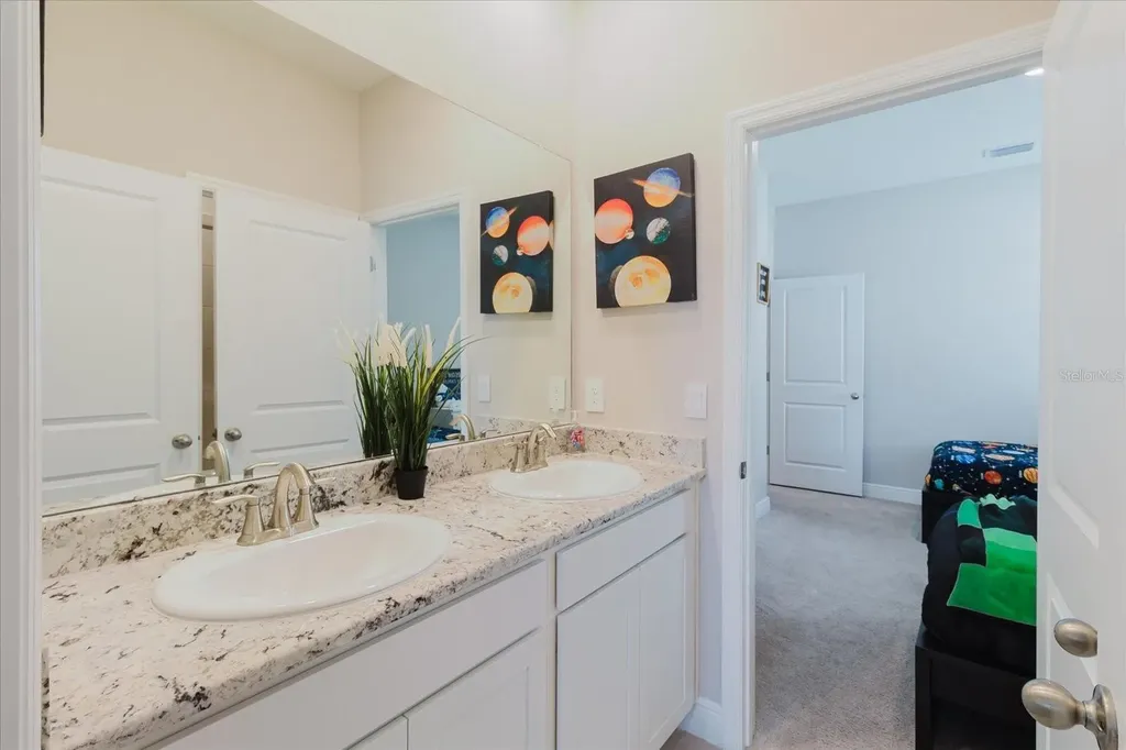 17544 Cantarina Cove Bradenton FL 34211