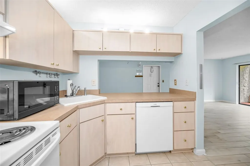 3232 Lake Pine Way E Tarpon Springs FL 34688