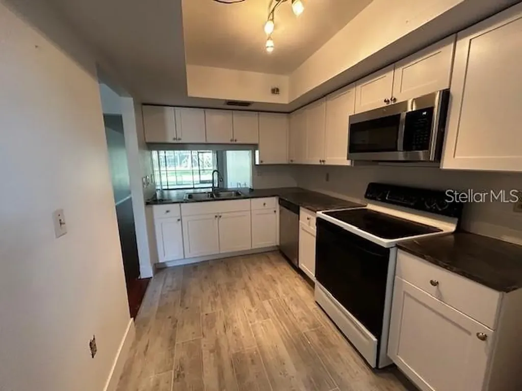 5647 Summer Side Lane Sarasota FL 34231