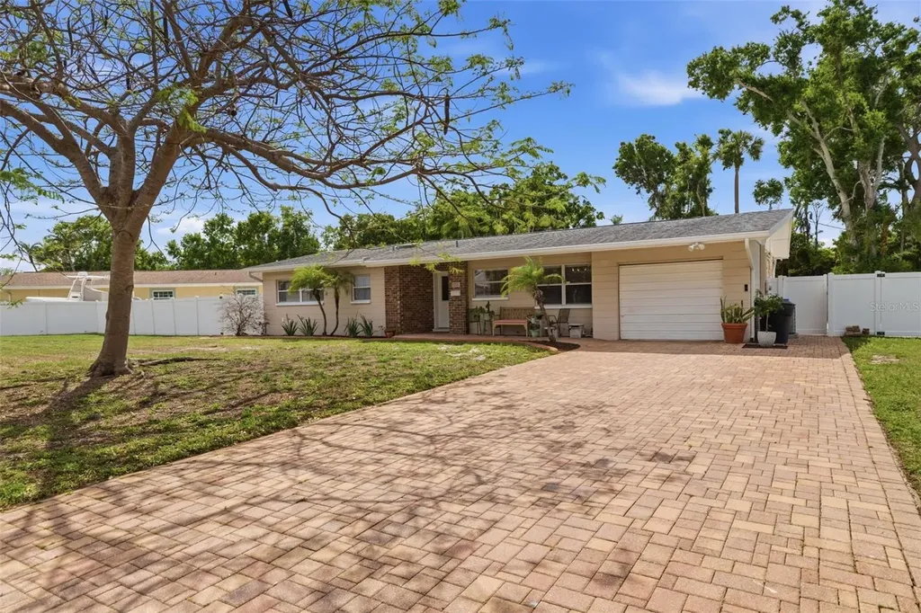 4415 7th Street S St Petersburg FL 33705