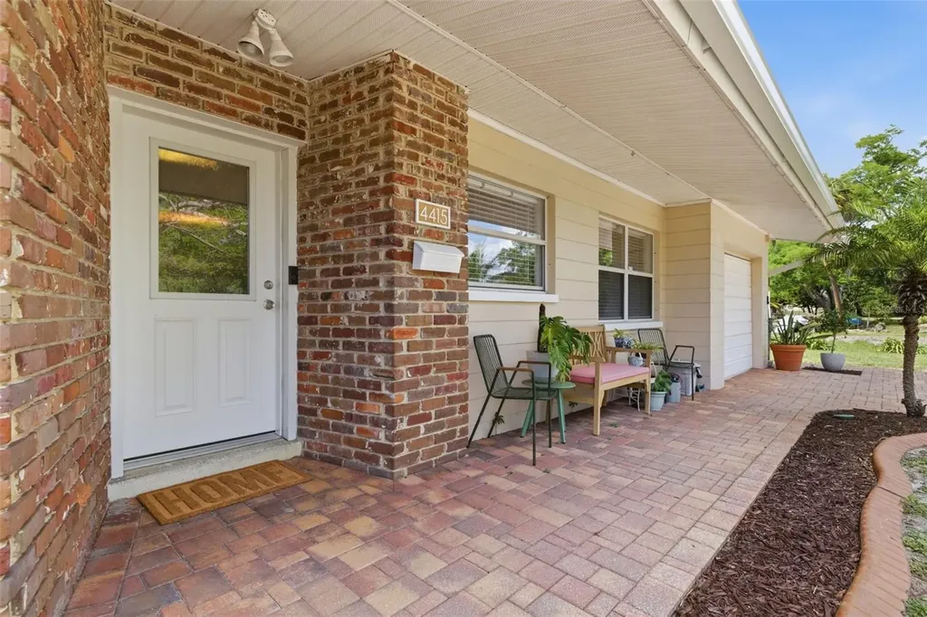 4415 7th Street S St Petersburg FL 33705