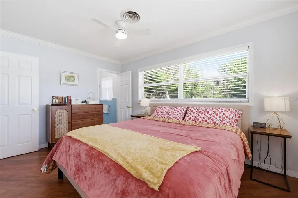 4415 7th Street S St Petersburg FL 33705