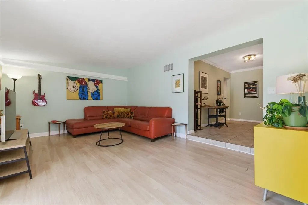 4415 7th Street S St Petersburg FL 33705
