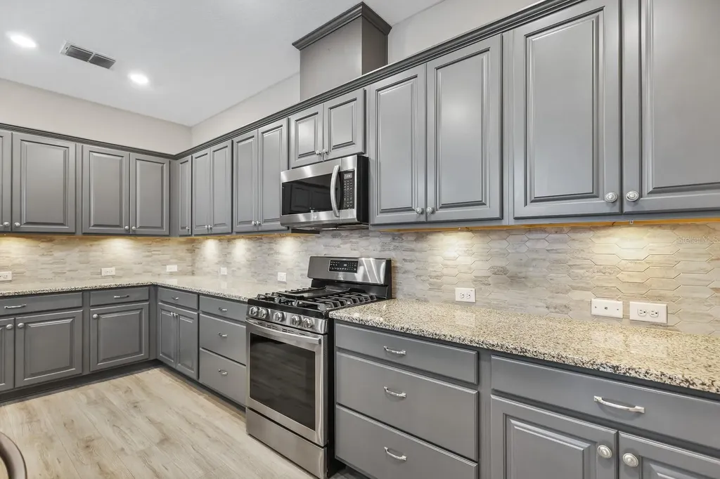 13892 Kingfisher Glen Drive Lithia FL 33547