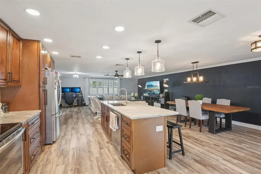5942 13th Street Zephyrhills FL 33542