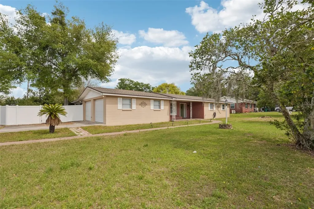 5942 13th Street Zephyrhills FL 33542